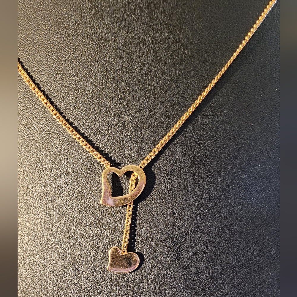 Avon Goldtone Double Heart Pendant Necklace - Picture 2 of 11